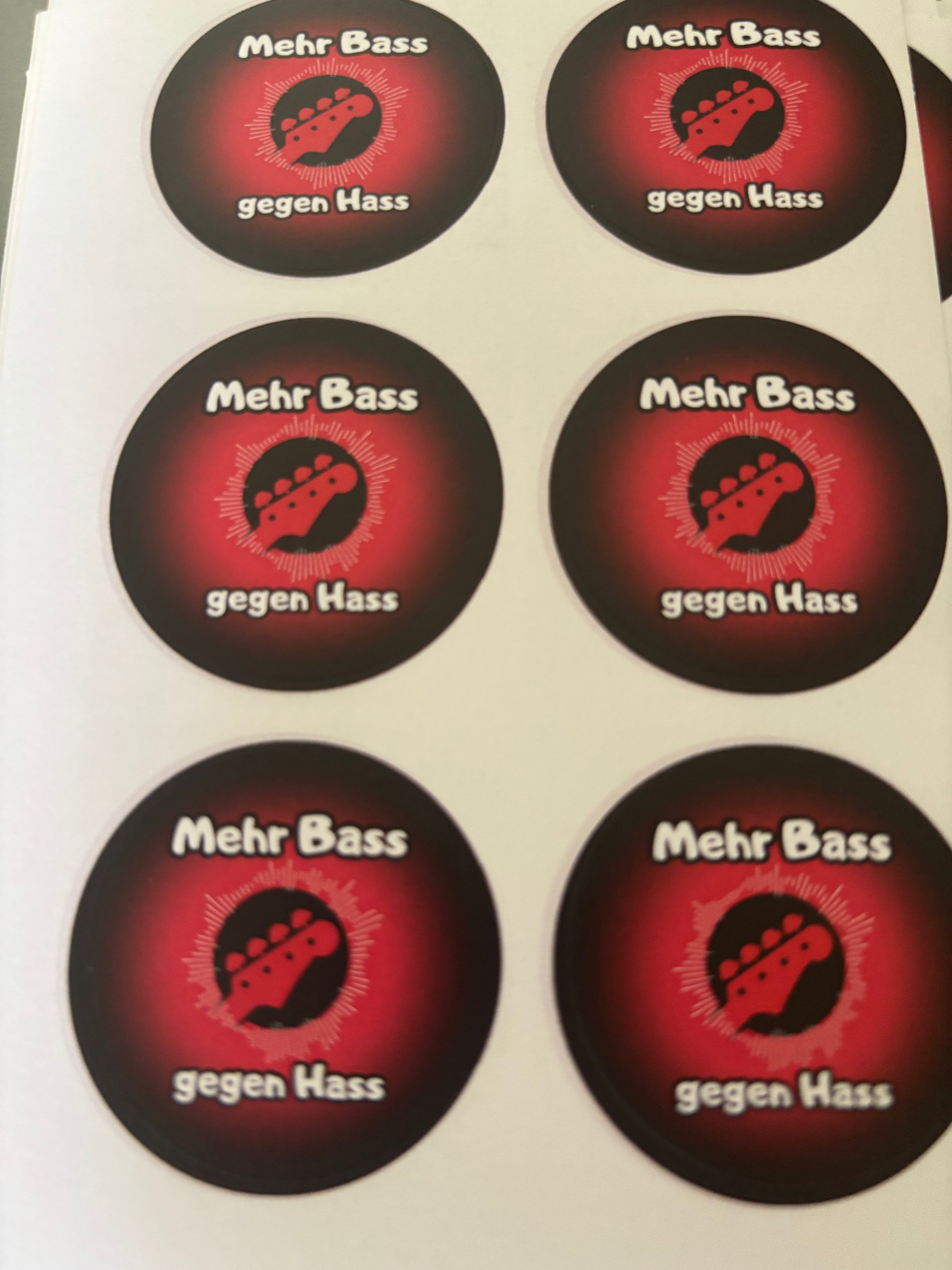 Sticker - Mehr Bass gegen Hass 4cm rund 6 Stück
